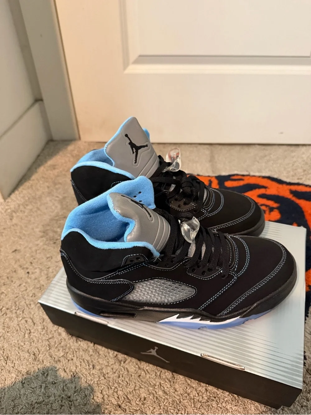 Jordan sneakers black